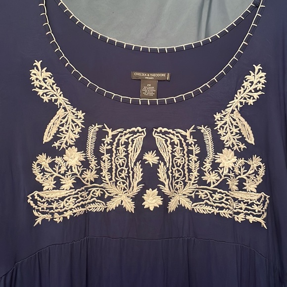 Beautiful Dress with embroidery design - Picture 2 of 5